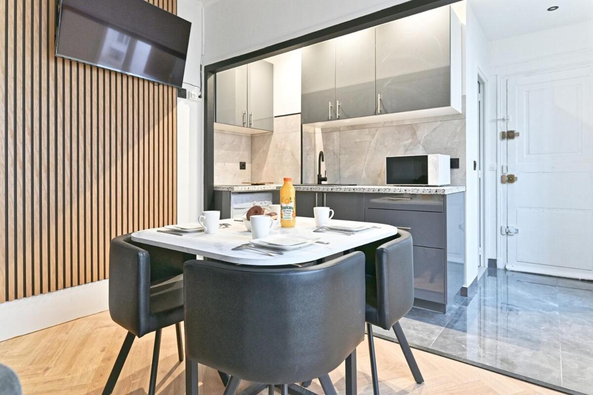Modern Moulin Rouge Appartement Paris