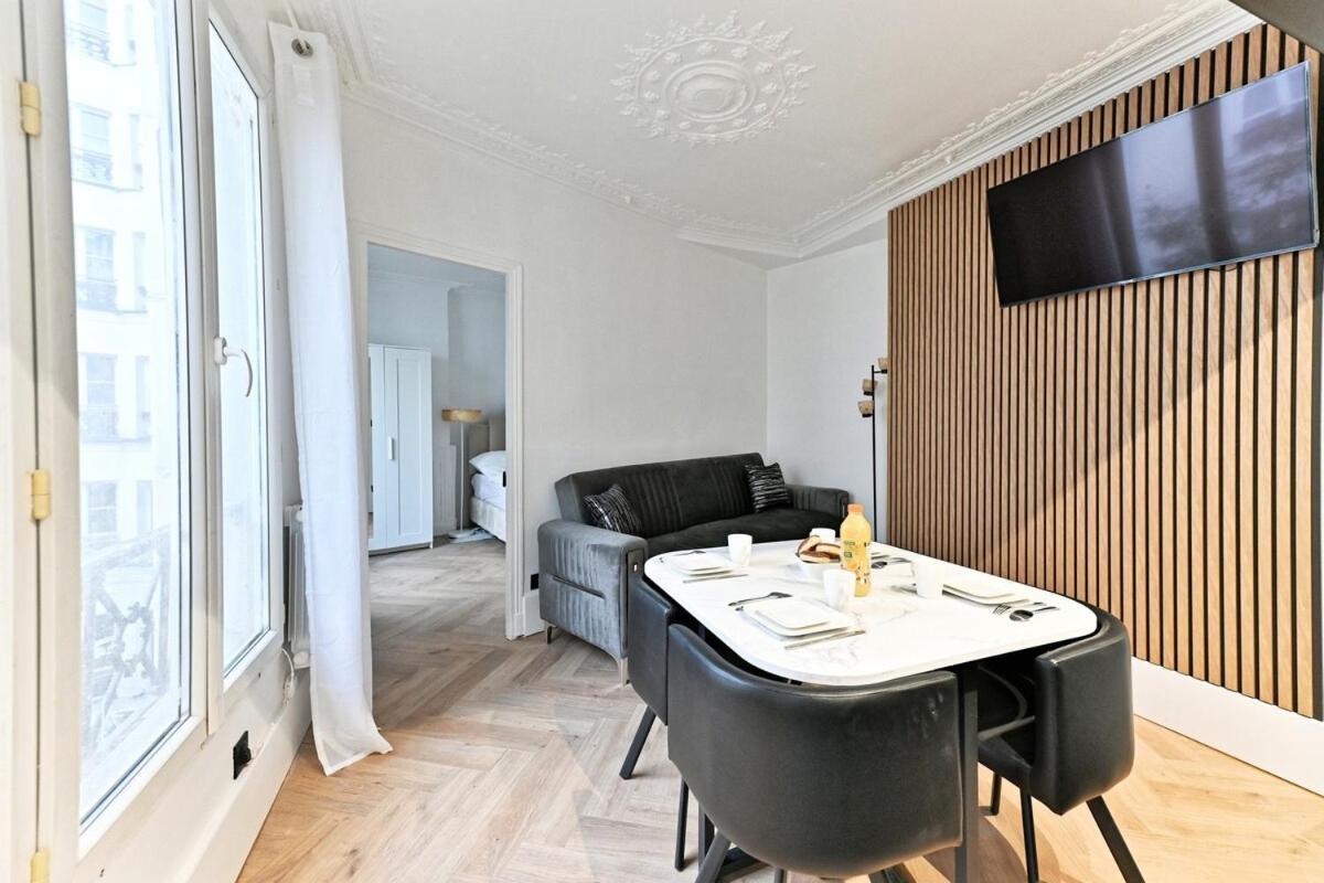 Modern Moulin Rouge Appartement Paris